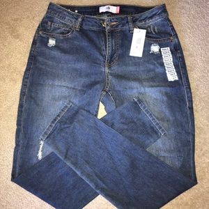 Cabi destructed curvy skinny jeans